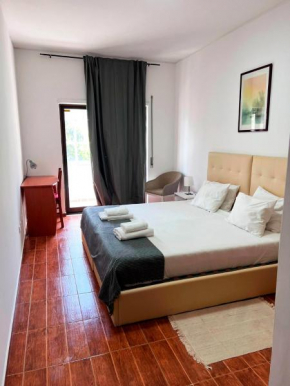 Comfy Costa Cabral- Big 3 bedroom apartment with 2 baths